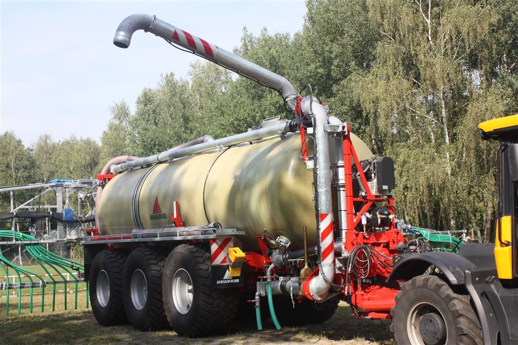 Liquid fertilizer spreading tank - with pump system
